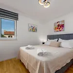 Deluxe Anelle With Jacuzzi 아파트 *