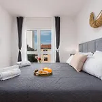 Deluxe Anelle With Jacuzzi Apartman Zadar