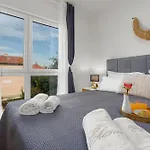 Deluxe Anelle With Jacuzzi 자다르