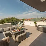 아파트 Deluxe Anelle With Jacuzzi *