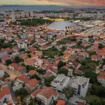 Deluxe Anelle With Jacuzzi 아파트 *