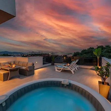 Deluxe Anelle With Jacuzzi Apartment