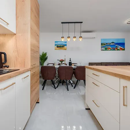 Apartman Deluxe Anelle With Jacuzzi Zadar