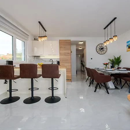 Apartman Deluxe Anelle With Jacuzzi Zadar