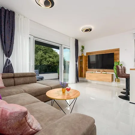 Apartment Deluxe Anelle With Jacuzzi Zadar