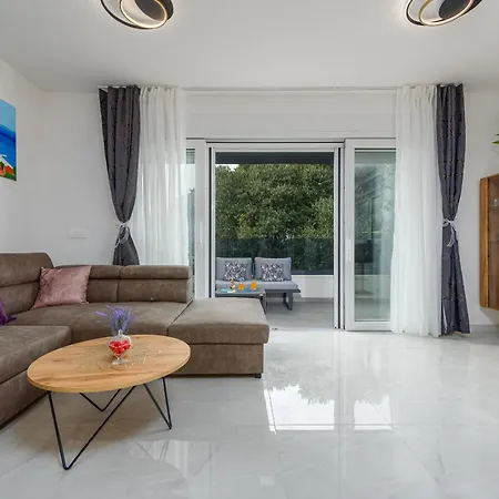 Deluxe Anelle With Jacuzzi * Zadar