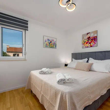 Deluxe Anelle With Jacuzzi Apartment *
