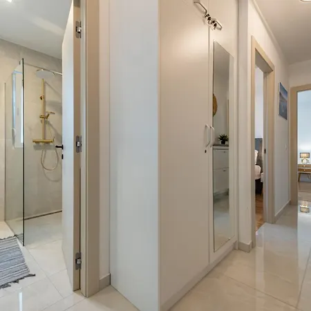 Deluxe Anelle With Jacuzzi Apartment