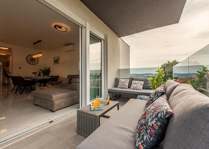 Deluxe Anelle With Jacuzzi Apartment *