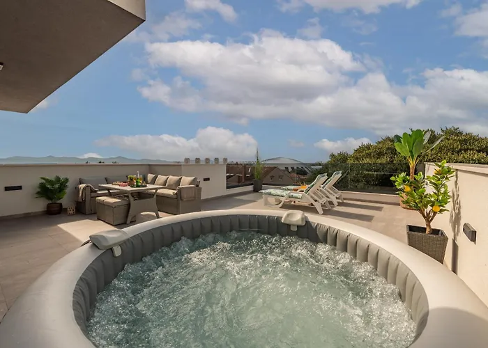 Deluxe Anelle With Jacuzzi *