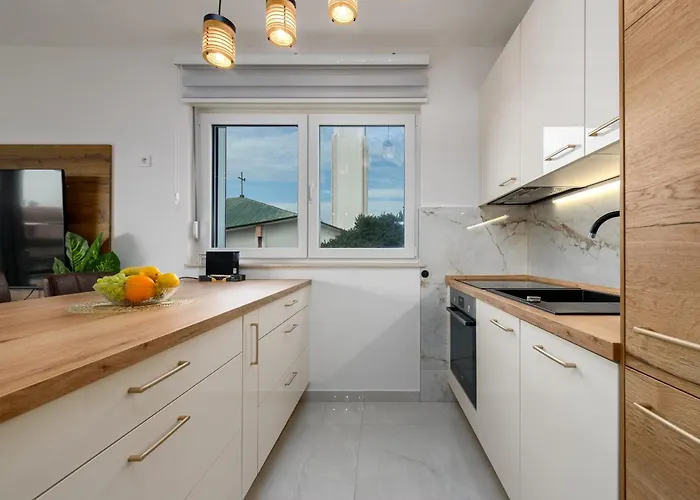 Deluxe Anelle With Jacuzzi Apartment *