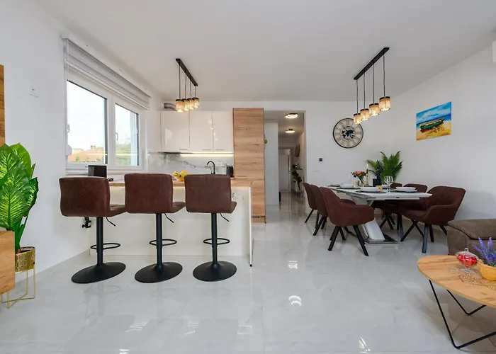 Apartment Deluxe Anelle With Jacuzzi Zadar