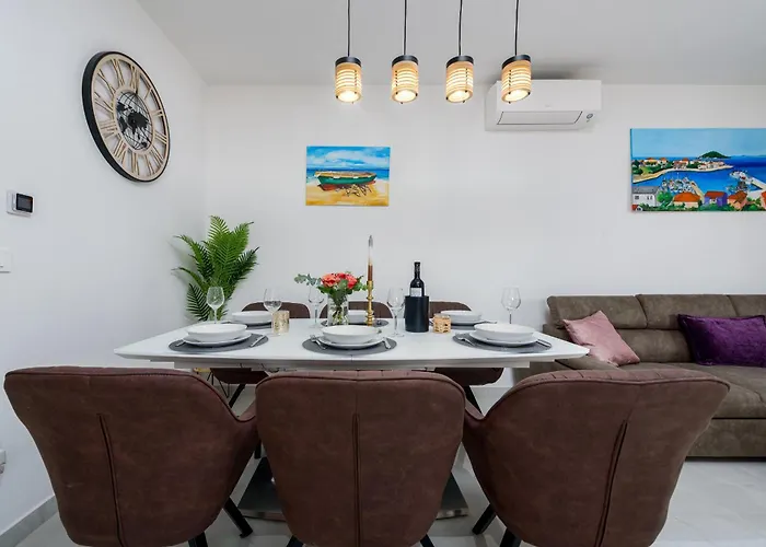 Deluxe Anelle With Jacuzzi Apartment