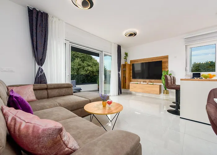 Apartment Deluxe Anelle With Jacuzzi Zadar