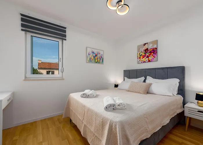 Deluxe Anelle With Jacuzzi Apartment *