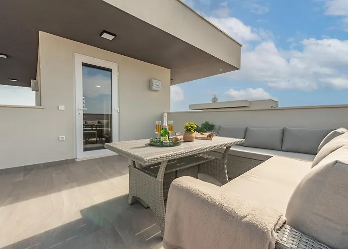 Deluxe Anelle With Jacuzzi * Zadar