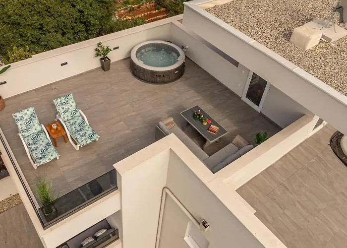 Deluxe Anelle With Jacuzzi *