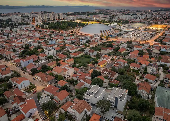 Deluxe Anelle With Jacuzzi Apartment *